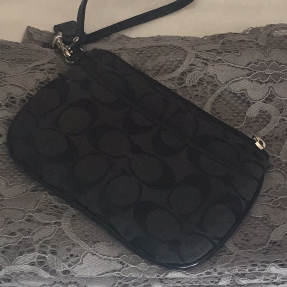 Coach wristlet black